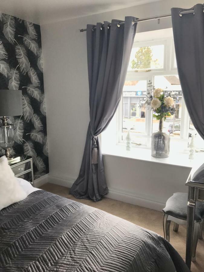 Luxury 2 Bed Apartment 위트니 외부 사진