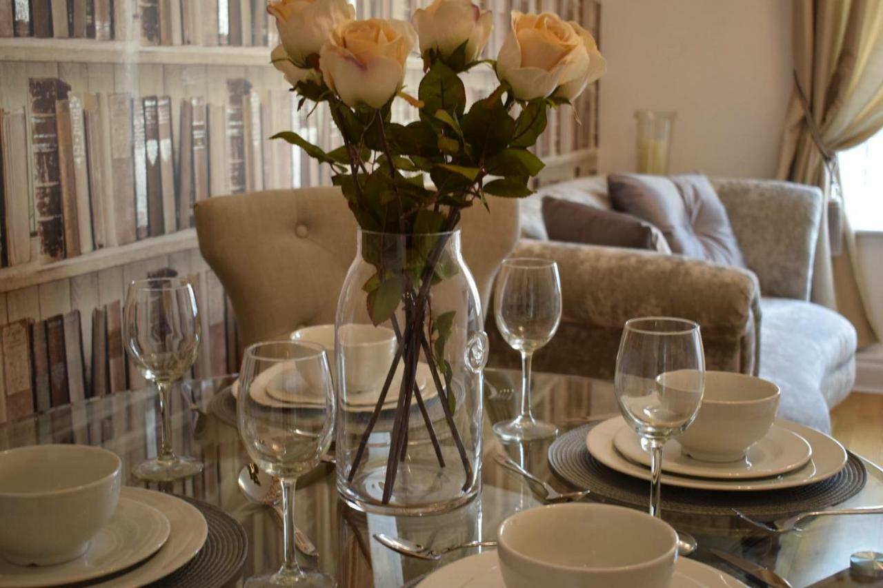 Luxury 2 Bed Apartment 위트니 외부 사진