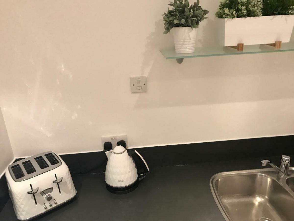 Luxury 2 Bed Apartment 위트니 외부 사진