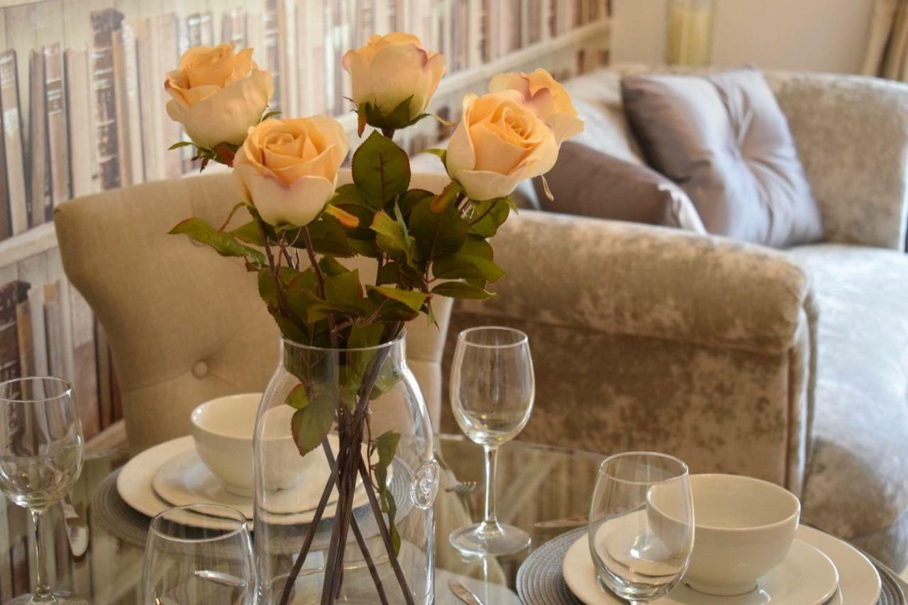 Luxury 2 Bed Apartment 위트니 외부 사진