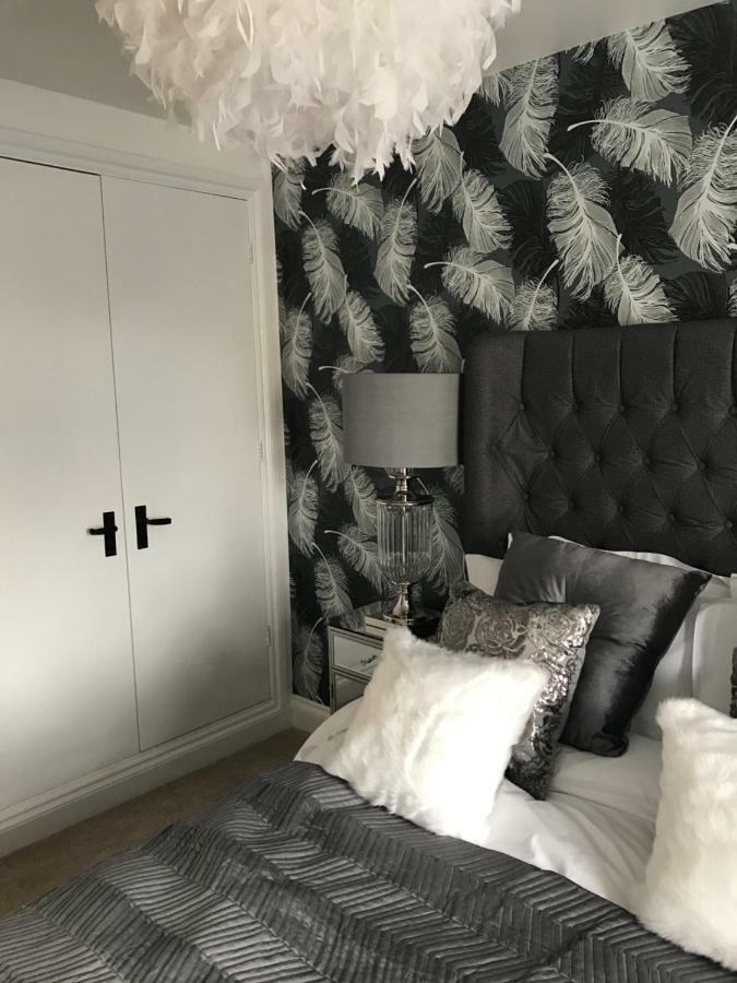 Luxury 2 Bed Apartment 위트니 외부 사진