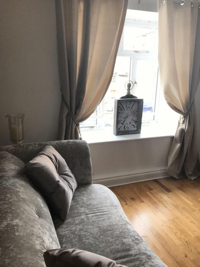 Luxury 2 Bed Apartment 위트니 외부 사진