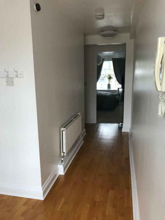 Luxury 2 Bed Apartment 위트니 외부 사진