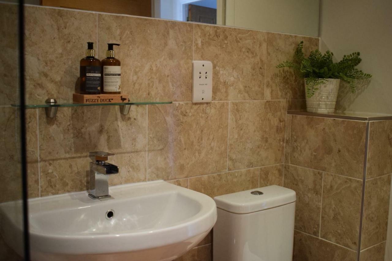 Luxury 2 Bed Apartment 위트니 외부 사진