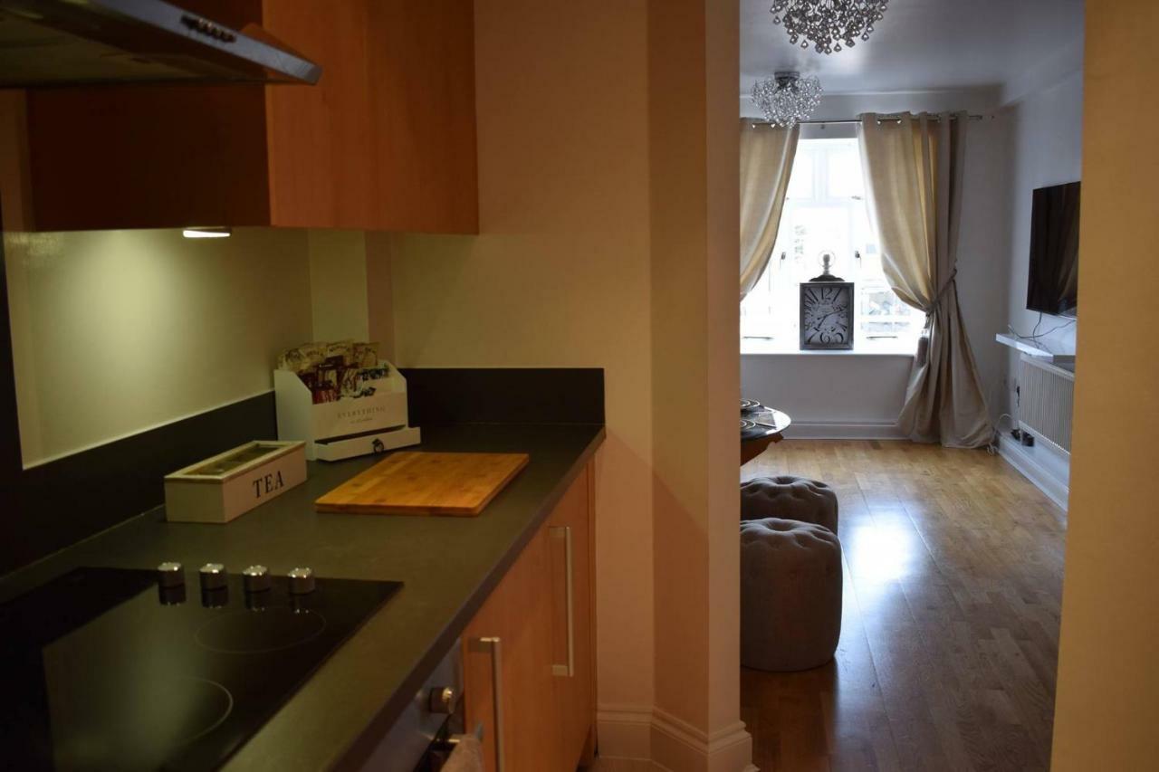 Luxury 2 Bed Apartment 위트니 외부 사진