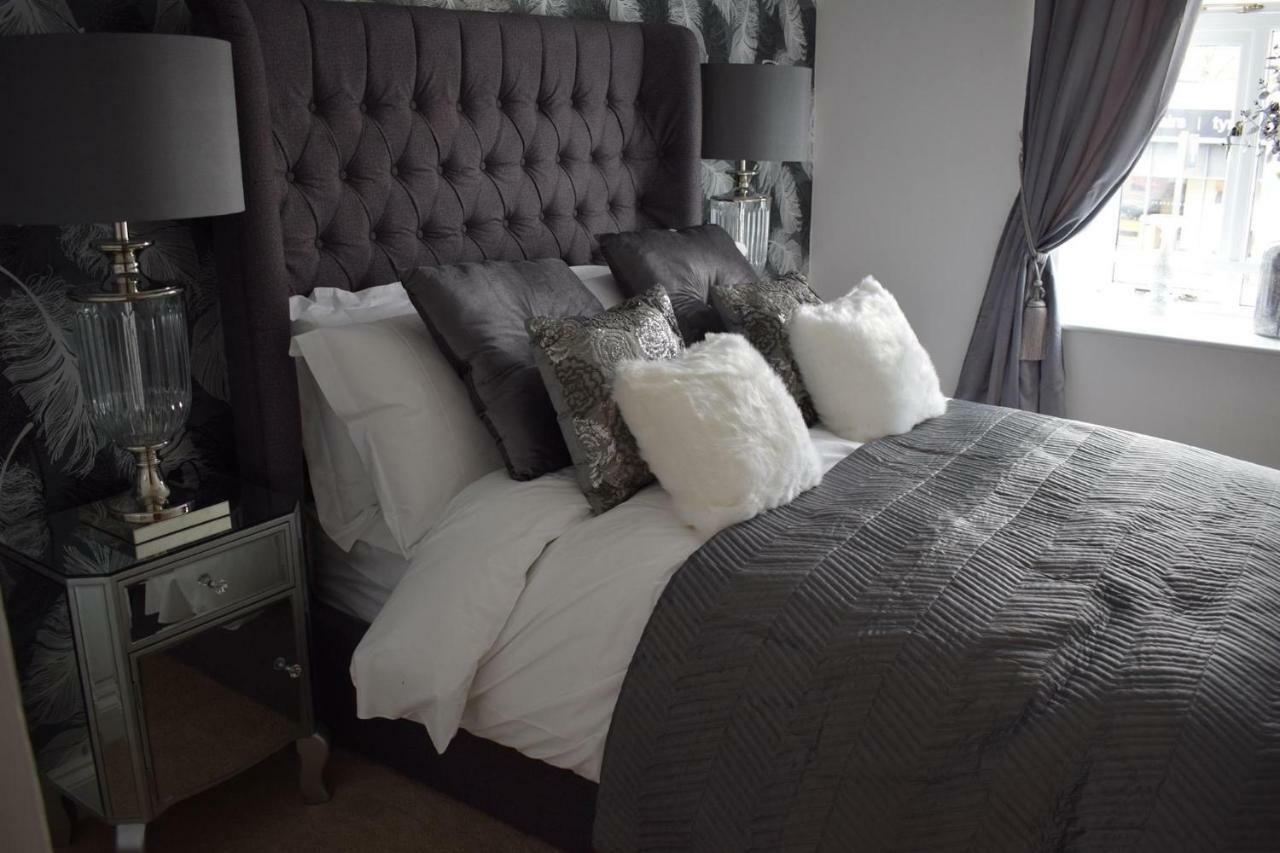 Luxury 2 Bed Apartment 위트니 외부 사진